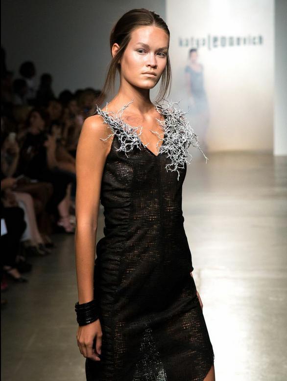 платье Кати Леонович с 3D-печатными элементами