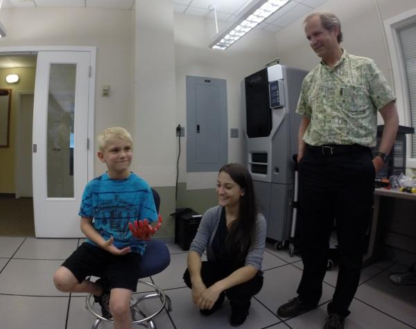 Для шестилетнего мальчика собрали 3D-печатный протез руки