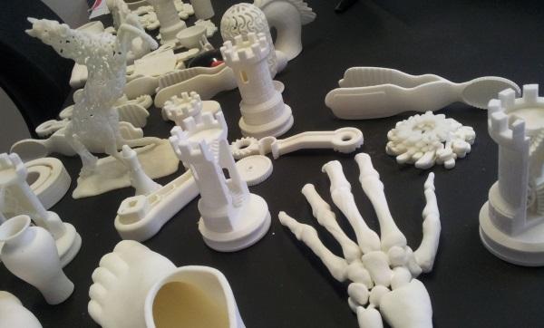 Различные сложные предметы, созданные на 3D-принтере Blueprinter