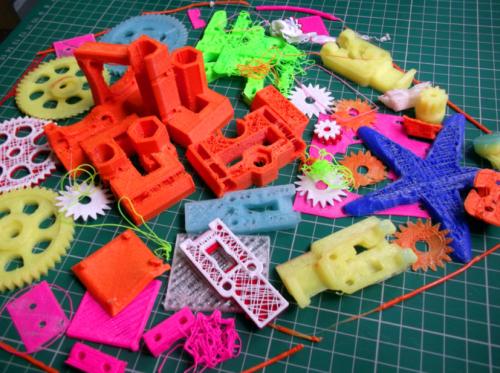 Отходы и остатки пластика ABS от 3D-печати. Фотография: Richrap 