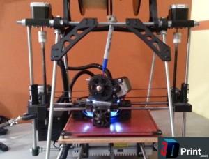 3D-принтер, оборудованный конструкцией "Абсолютный Окрашиватель для Филамента"