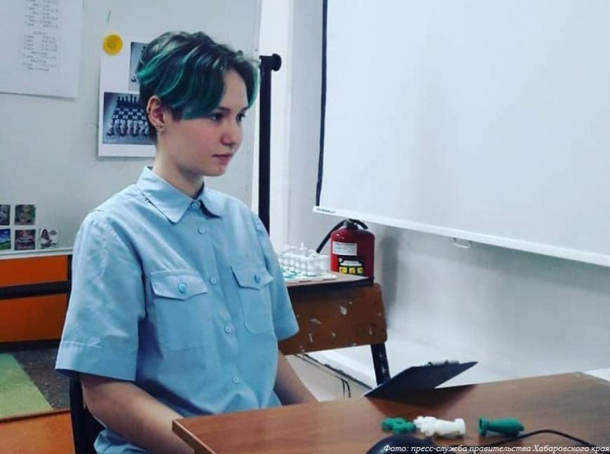 Хабаровская студентка представила шахматы для слабовидящих