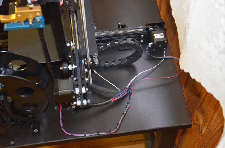 Продам 3D принтер, жесткий, на рельсах, алюминиевый. 