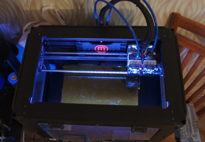 Продается MakerBot Replicator 2X в прекрасном состоянии 