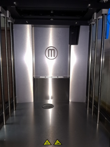 Продаем 3D-принтер MakerBot Z18