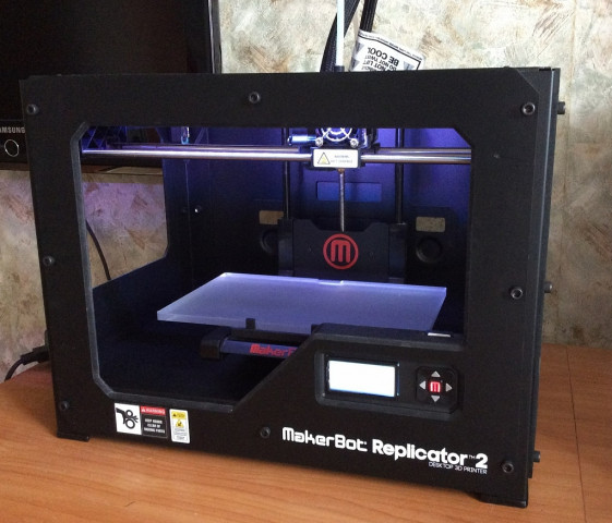 3Dпринтер MakerBot Replicator2 + 6катушек пластика