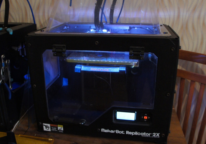 Продается MakerBot replicator 2X