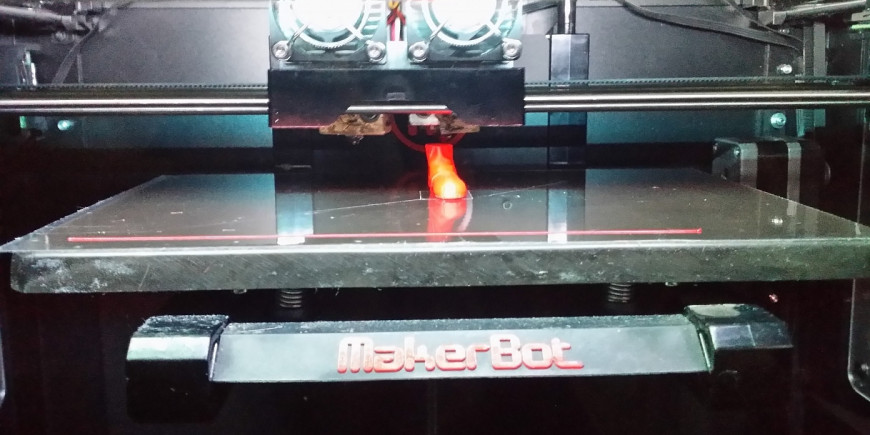 Продам знаменитый американский 3D Принтер MakerBot Replicator 2X 2 экструдера + 4 катушки пластика