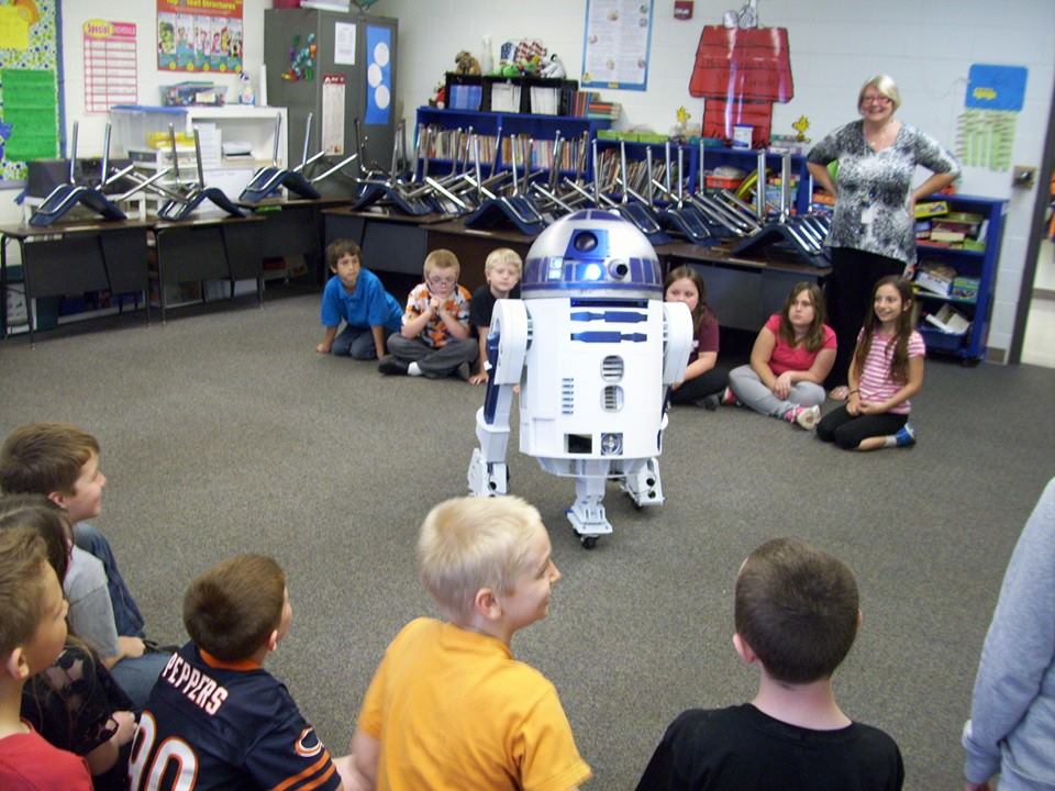 R2-JE в местной школе
