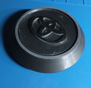 Заглушка литого диска Toyota LC100/200