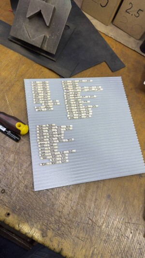 приспособление для удобного подписания кембриков