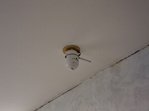 потолочное крепление камеры видеонаблюдения вместо точечного светильника GU5.3