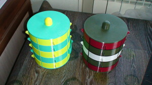 Шкатулка для мелочи с выдвижными ящичками.