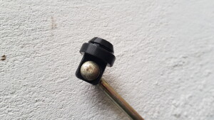 Клипса-крепление штанги-упора крышки пола багажника Ford Focus 1 Wagon (универсал)