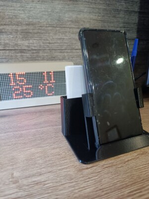 Обычная подставка для телефона, ручку/карандаш и блокнот/черновик.