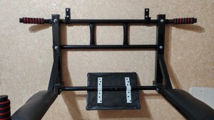 Крепление для спинки турника