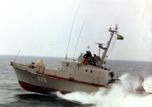 Часть 6 Модель катера проекта 1400 Гриф 1:35. Дополнение: подставка под корпус, перо руля, фиксаторы батареи, крепление двигателей 365, корзина под серву.