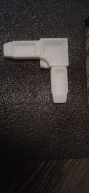 Уголок для маскитной сетки