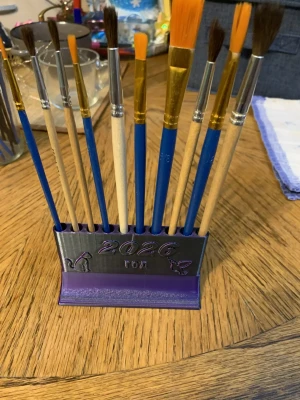 Для кисточек и карандашей