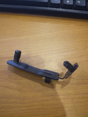 КРЕПЕЖ КОВРИКА В МАШИНУ