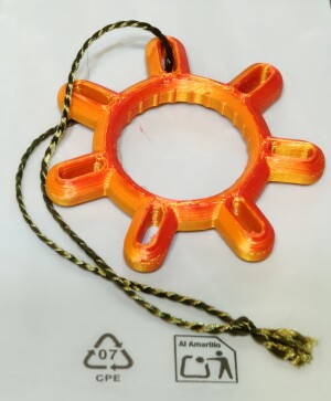 Брелок - открывалка крышек PET бутылок.