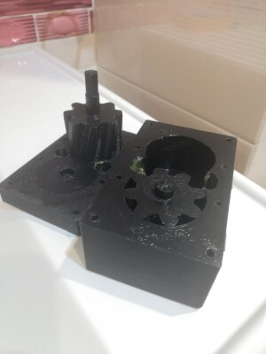 Шестеренный насос под шуруповерт