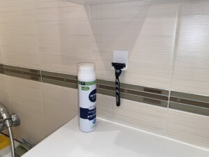 кронштейн для крепления безопасной бритвы на стене в ванной