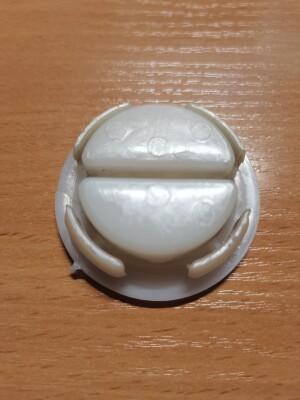 Регулятор шторки радиатора отопления.