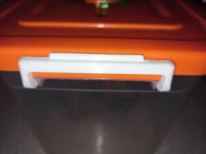 Защелка крышки для контейнера полимербыт