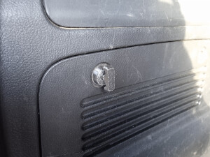 Винт крепления бардачка багажника Ssangyong Kyron