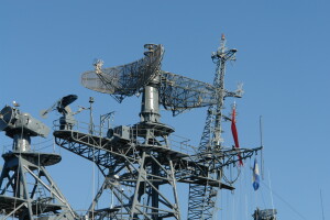 Центральная стойка РЛС МР-310 "Ангара-А" (Central rack of the MR-310 Angara-A radar system) без "лопухов" БПК "Керчь" 1:72