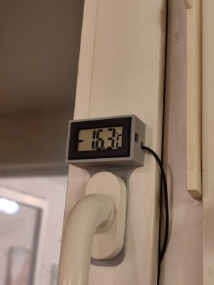 Крепление для термометра электронного на ручку окна