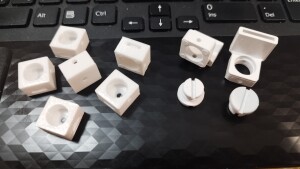 Натяжитель рулонных штор для глухих окон.