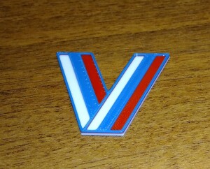Значок  "V" , с подставкой и без, стилизованный под флаг России