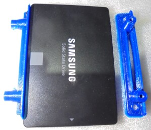 Крепление-переходник для установки SSD или ноутбучного HDD 2.5 в разъем 3.5
