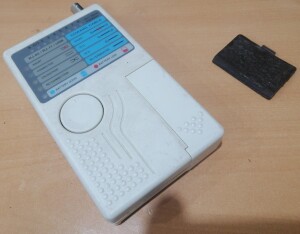 Крышка батарейного отсека китайского тестера и др.