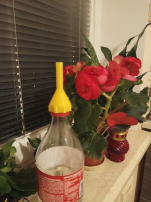 Носик с ребрами на бутылку для полива комнатных растений