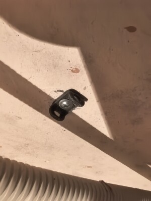 Держатель гофры простой