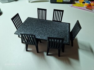 Стол и стул для кукольного домика