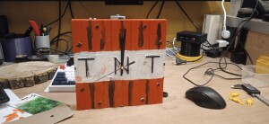 Настенные часы Minecraft TNT