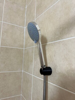 ShadowForge: Держатель Душевой Лейки в Стиле Black