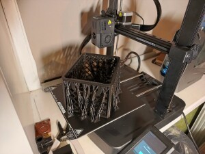 Коробка для хранения с многоуровневой сборкой