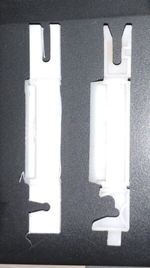 Клипса молдинга лобового стекла Peugeot 408 [8120AL]