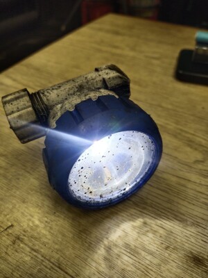 Фонарик на каску на 18650