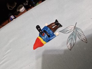 Гном ножем в спине