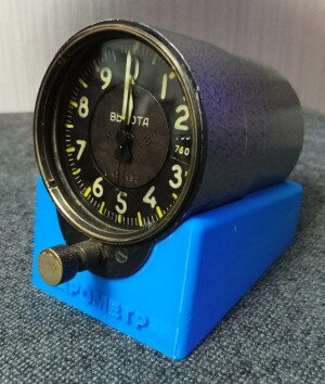 Подставка для авиационного высотомера.
