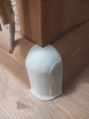 Уголок плинтуса