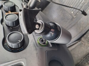 стакан в гнездо прикуривателя