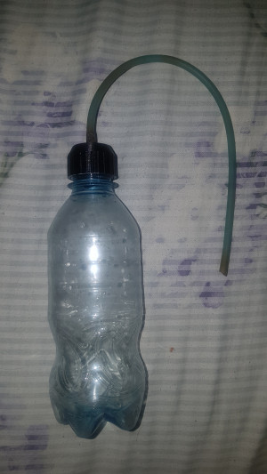Насадка для пластиковой бутылки под трубку