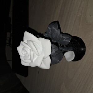 Роза на подставке